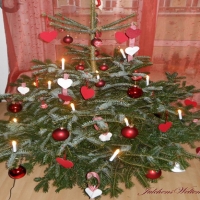 Christbaum_rote_Herzen