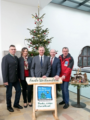 LH Stelzer/LR Hiegelsberger: Freistädter Nordmanntanne schmückt heuer das Linzer Landhaus